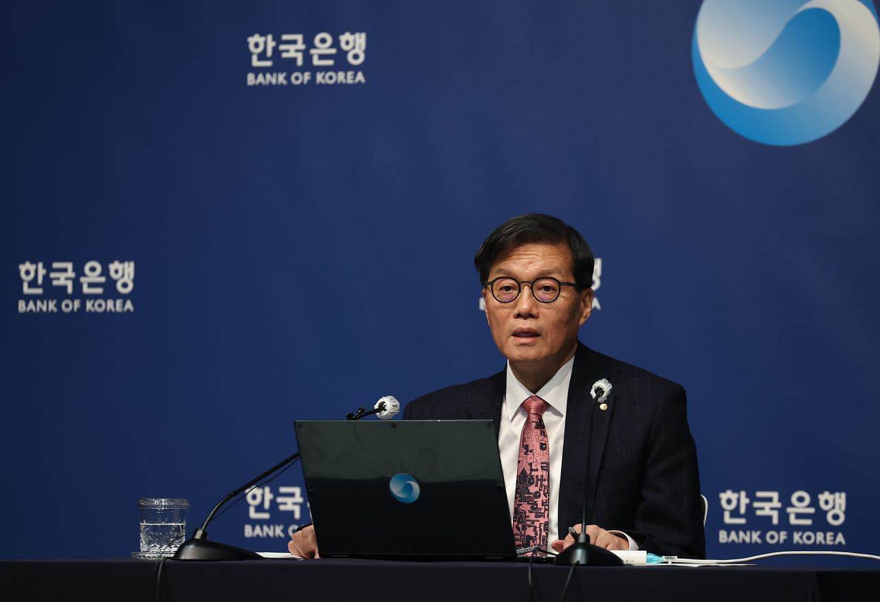 이창용 한국은행 총재가 26일 서울 중구 한국은행 본관에서 기자간담회에서 발언하고 있다. 사진공동취재단