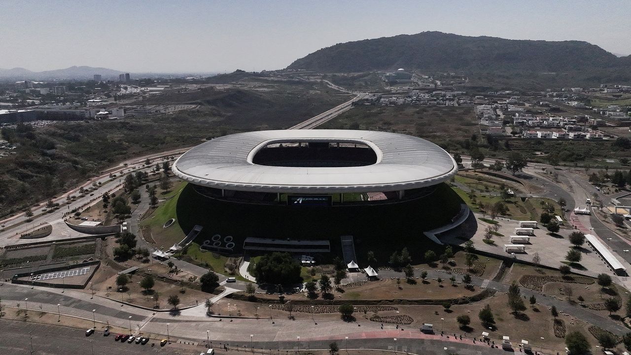 멕시코 과달라하라의 아크론 스타디움. 지역 소요 사태로 어수선하다. [로이터=연합뉴스]