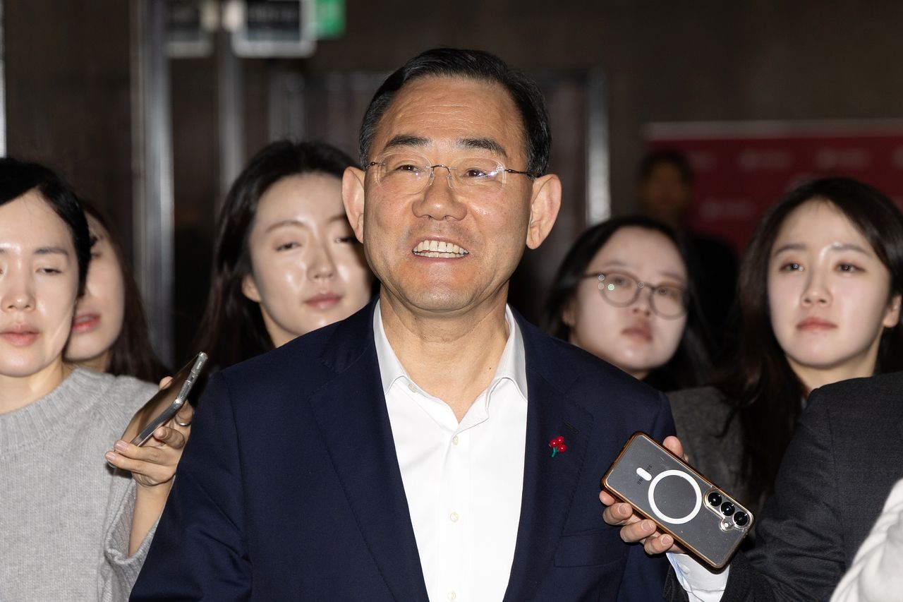 주호영 국민의힘 의원이 26일 서울 여의도 국회 원내수석부대표실에 마련된 대구경북 행정통합 특별법 찬반 투표소를 나서고 있다. 뉴스1