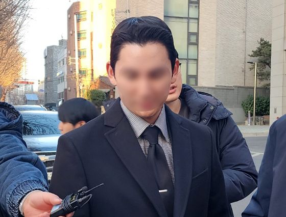 김병기 무소속 의원의 차남은 지난 25일 마포구 서울경찰청 공공범죄수사대에서 피의자 신분으로 경찰 소환 조사를 받았다. 뉴스1