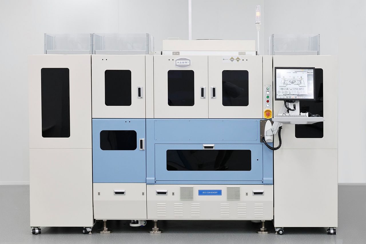 한미반도체가 세계 최초로 출시한 ‘BOC COB 본더’. 사진 한미반도체