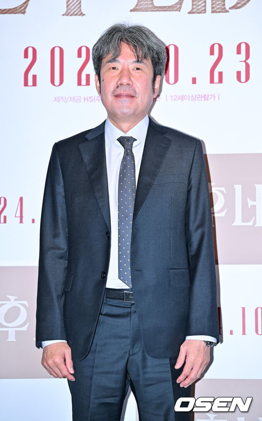 [OSEN=민경훈 기자] 14일 오후 서울 용산구 한강대로 CGV 용산아이파크몰에서 영화 영화 '오후 네시' 언론배급 시사회 및 기자간담회가 열렸다.이날 행사에는 송정우 감독, 배우 오달수, 장영남, 김홍파가 참석했다.배우 오달수가 포토타임을 갖고 있다. 2024.10.14 / rumi@osen.co.kr