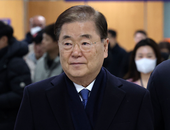 정의용 전 국가안보실장이 지난해 2월 서울 서초구 서울중앙지방법원에서 열린 '강제북송' 관련 국가정보원법위반 선고공판에 출석하고 있다. 뉴스1