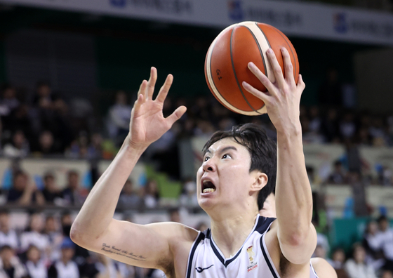 18점으로 분전한 한국 농구의 에이스 이현중. 연합뉴스