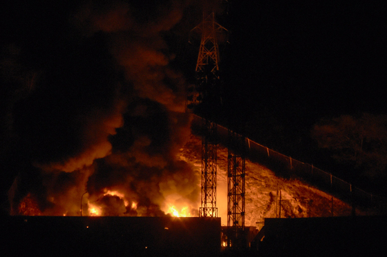 1월 3일 베네수엘라 수도 카라카스의 군사시설에서 폭발했다. 이날 베네수엘라군이 격추한 미군기는 한 대도 없었다. AFP=연합