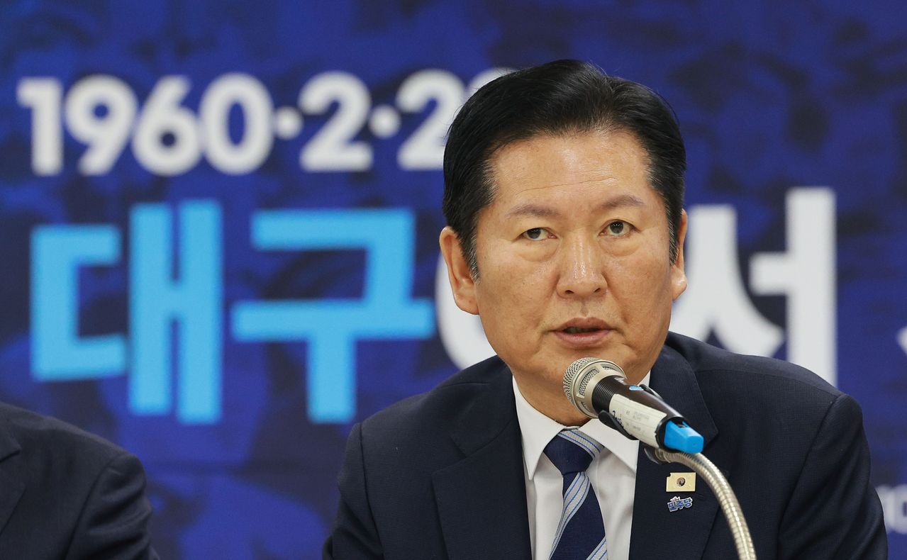 더불어민주당 정청래 대표가 27일 대구 중구 2.28 민주운동기념회관에서 열린 최고위원회의에서 발언하고 있다. 연합뉴스