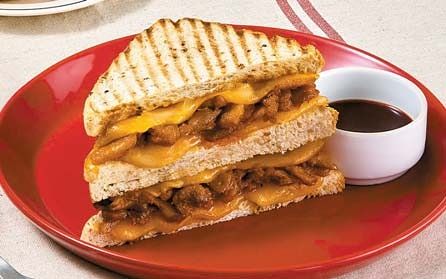 투썸플레이스의 불닭 치즈 멜트 파니니. [사진 각 브랜드]