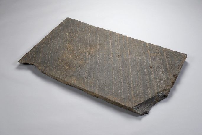 이규보의 묘지명. 1241년 9월 이규보가 세상을 떠난 뒤 11월에 이수(李需)가 썼다. 가로·세로 106.5x66.4㎝, 두께 4㎝. [사진 국립중앙박물관] 