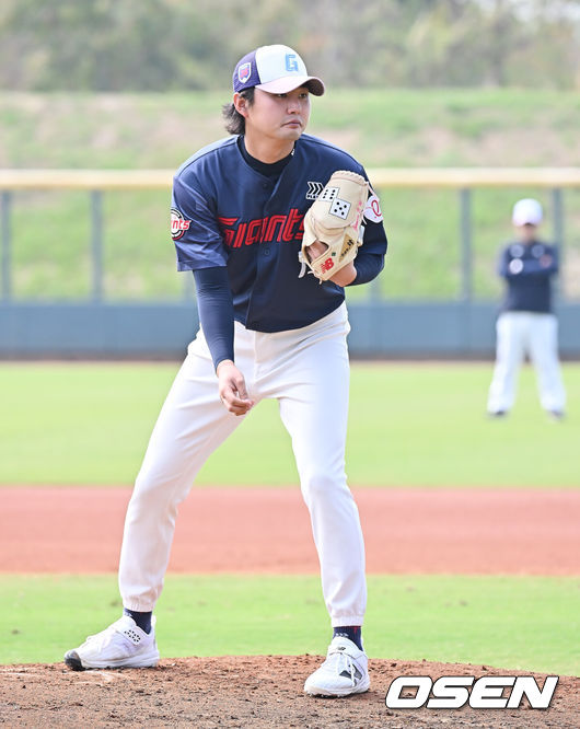 [OSEN=타이난(대만), 이석우 기자] 롯데 자이언츠 정철원 039 2026.02.02 / foto0307@osen.co.kr