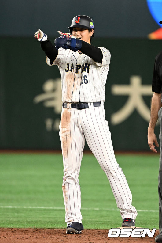 [OSEN=도쿄(일본), 손용호 기자]이강철감독이 이끄는 대한민국 월드베이스볼클래식(WBC) 대표팀이 10일 일본 도쿄돔에서 일본과 1라운드 B조 경기를 가졌다.5회말 무사에서 일본 오타니가 우익선상 2루타를 날리고 세리머니를 하고 있다. 2023.03.10 /spjj@osen.co.kr