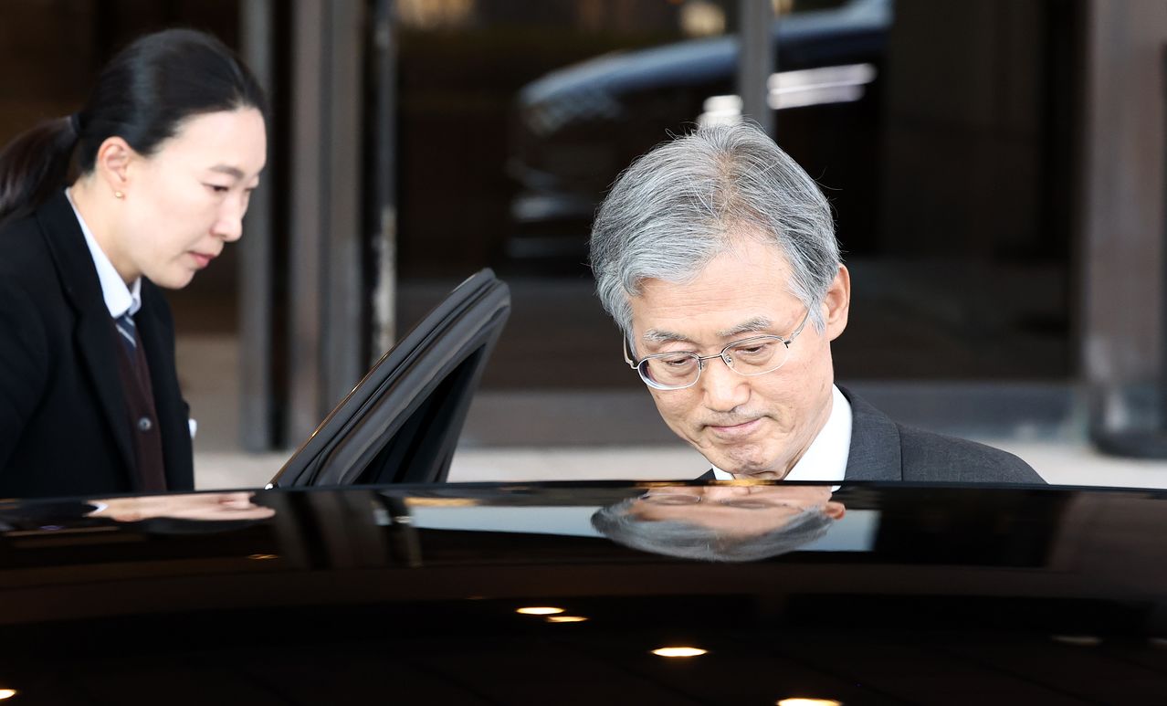 조희대 대법원장이 2월 27일 오후 서울 서초구 대법원을 나서고 있다. 뉴스1