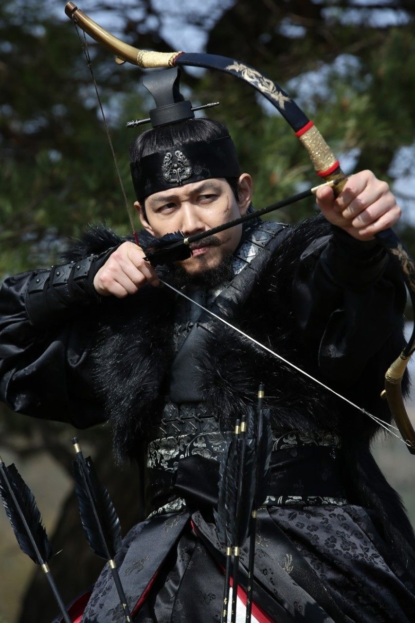 영화 '관상'에서 카리스마 넘치는 수양대군을 연기한 배우 이정재. 사진 쇼박스 