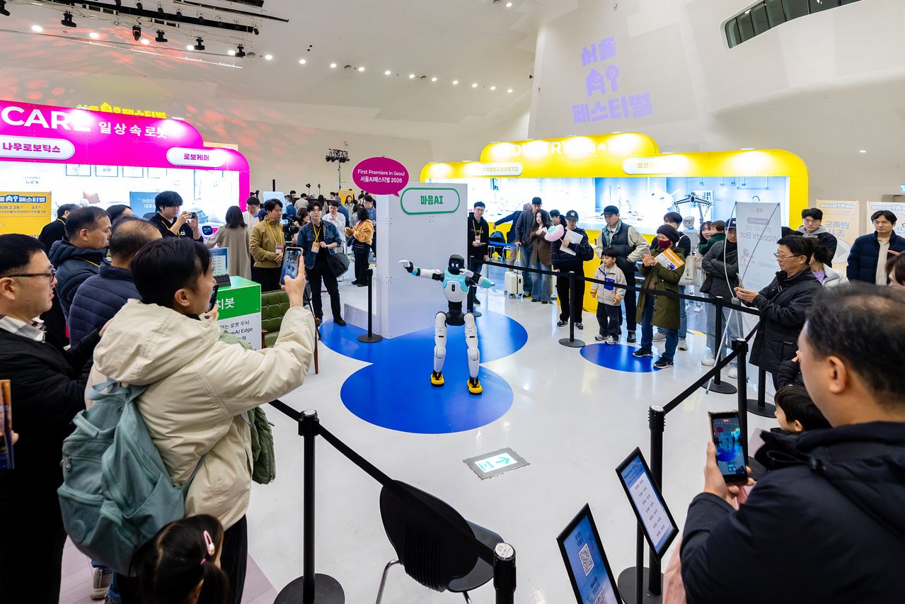 서울AI재단에서 국내 최초 일반에 공개된 우치봇도 유연한 춤 솜씨를 선보였다. [사진 서울AI재단]