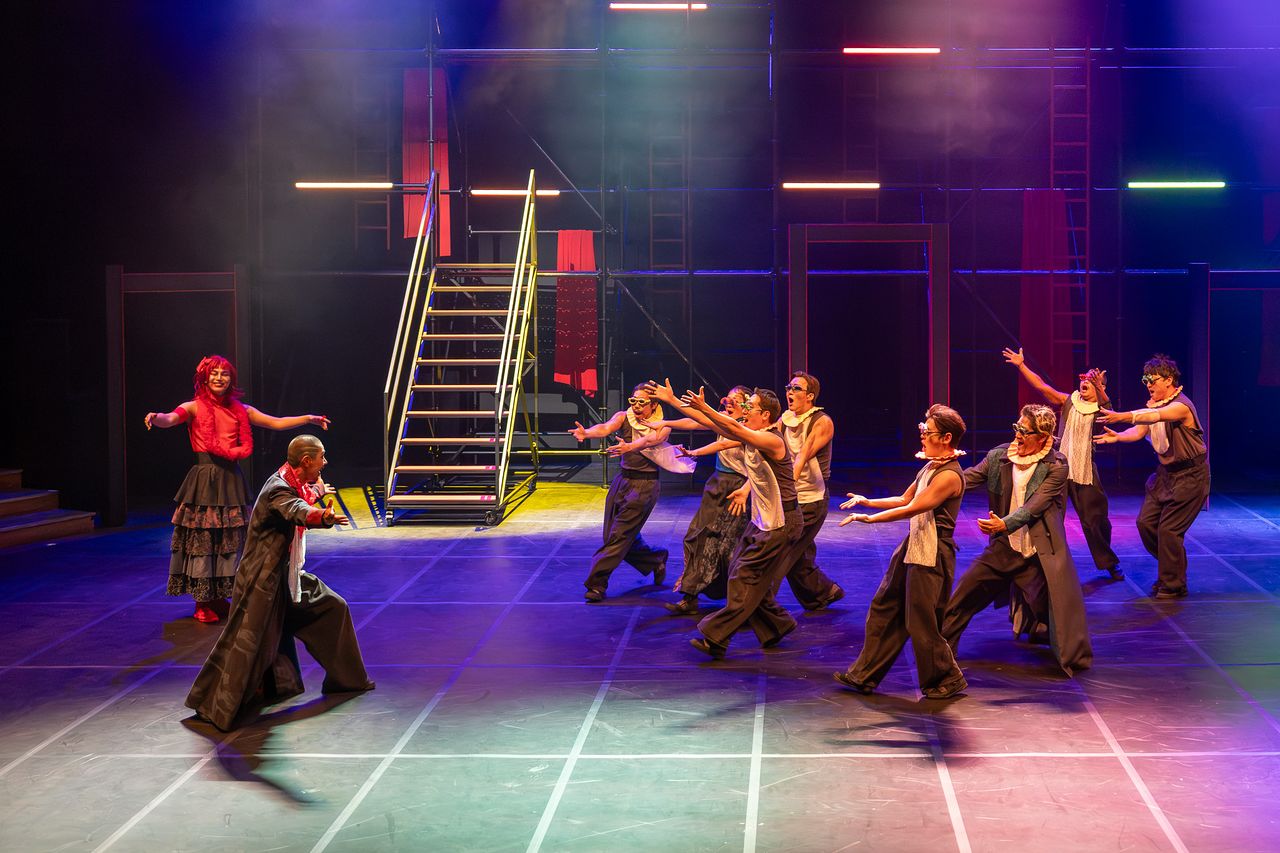 연극 '칼로막베스'에서 배우들은 실감나는 액션신을 보여준다. 사진 마방진