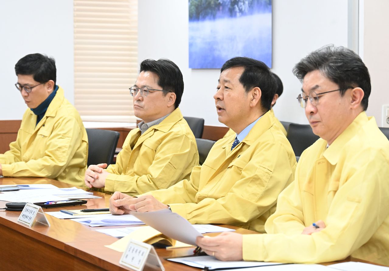 구윤철 경제부총리 겸 재정경제부 장관이 1일 서울 종로구 정부서울청사에서 열린 이란 관련 관계기관 합동 상황점검회의에서 모두발언을 하고 있다. 사진 재정경제부