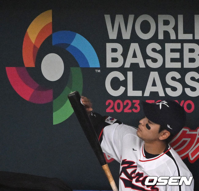 [OSEN=도쿄(일본), 손용호 기자] 이강철 감독이 이끄는 대한민국 대표팀이 12일 오후 일본 도쿄돔에서 2023 월드베이스볼클래식(WBC) B조 1라운드 3차전 체코와의 경기를 가졌다.한국 이정후가 경기를 준비하고 있다. 2023.03.12 /spjj@osen.co.kr