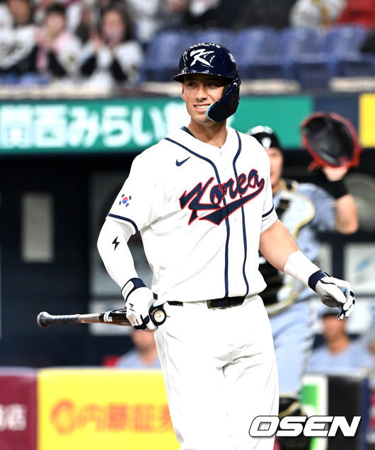 [OSEN=오사카(일본), 손용호 기자] 2일 일본 오사카 교세라돔에서 월드베이스볼클래식(WBC) 공식 연습 경기 한국 야구 대표팀과 한신 타이거스의 경기가 열렸다.우리 대표팀은 3일 같은 장소에서 오릭스 버팔로스와 연습 경기 2차전을 치른 뒤 5일 일본 도쿄돔에서 체코와 WBC 조별리그 1차전에서 격돌한다. 3회말 한국 셰이 위트컴이 내야 플라이로 물러나며 아쉬워하고 있다. 2026.03.02 /spjj@osen.co.kr