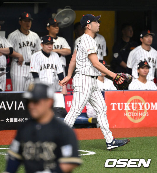 [OSEN=오사카(일본), 손용호 기자] 2일 일본 오사카 교세라돔에서 월드베이스볼클래식(WBC) 공식 연습 경기 일본 야구 대표팀과 오릭스 버팔로스의 경기가 열렸다.3일 한신 타이거스와 연습 경기 후 도쿄로 향하는 일본 야구 대표팀은 6일 대만과의 첫 경기에 이어 7일 한국전, 8일 호주전, 10일 체코전을 치른다.1회말 일본 기쿠치 유세이가 실점에 아쉬워하고 있다. 2026.03.02 /spjj@osen.co.kr