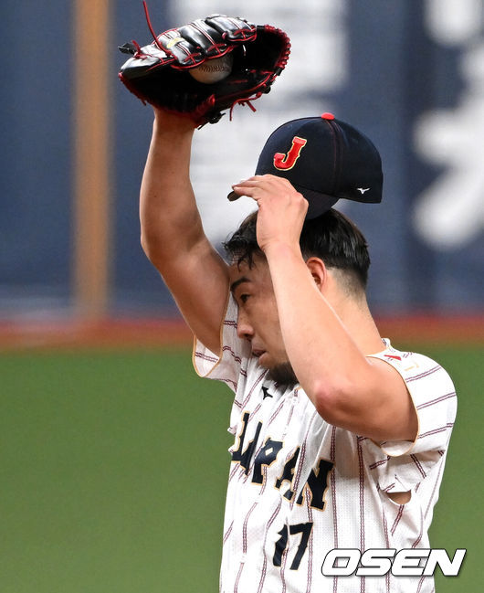 [OSEN=오사카(일본), 손용호 기자] 2일 일본 오사카 교세라돔에서 월드베이스볼클래식(WBC) 공식 연습 경기 일본 야구 대표팀과 오릭스 버팔로스의 경기가 열렸다.3일 한신 타이거스와 연습 경기 후 도쿄로 향하는 일본 야구 대표팀은 6일 대만과의 첫 경기에 이어 7일 한국전, 8일 호주전, 10일 체코전을 치른다.2회말 일본 기쿠치 유세이가 오릭스 나카가와 케이타에게 2루타를 허용하고 아쉬워하고 있다. 2026.03.02 /spjj@osen.co.kr