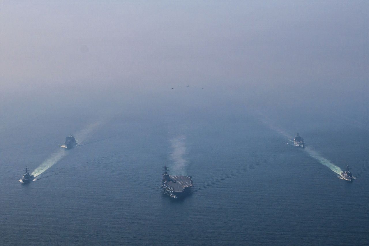지난달 6일 미 해군 에이브러햄 링컨 항모 전단이 이란에 대한 군사적 압박을 위해 아라비아해를 항해하고 있다. AFP=연합뉴스