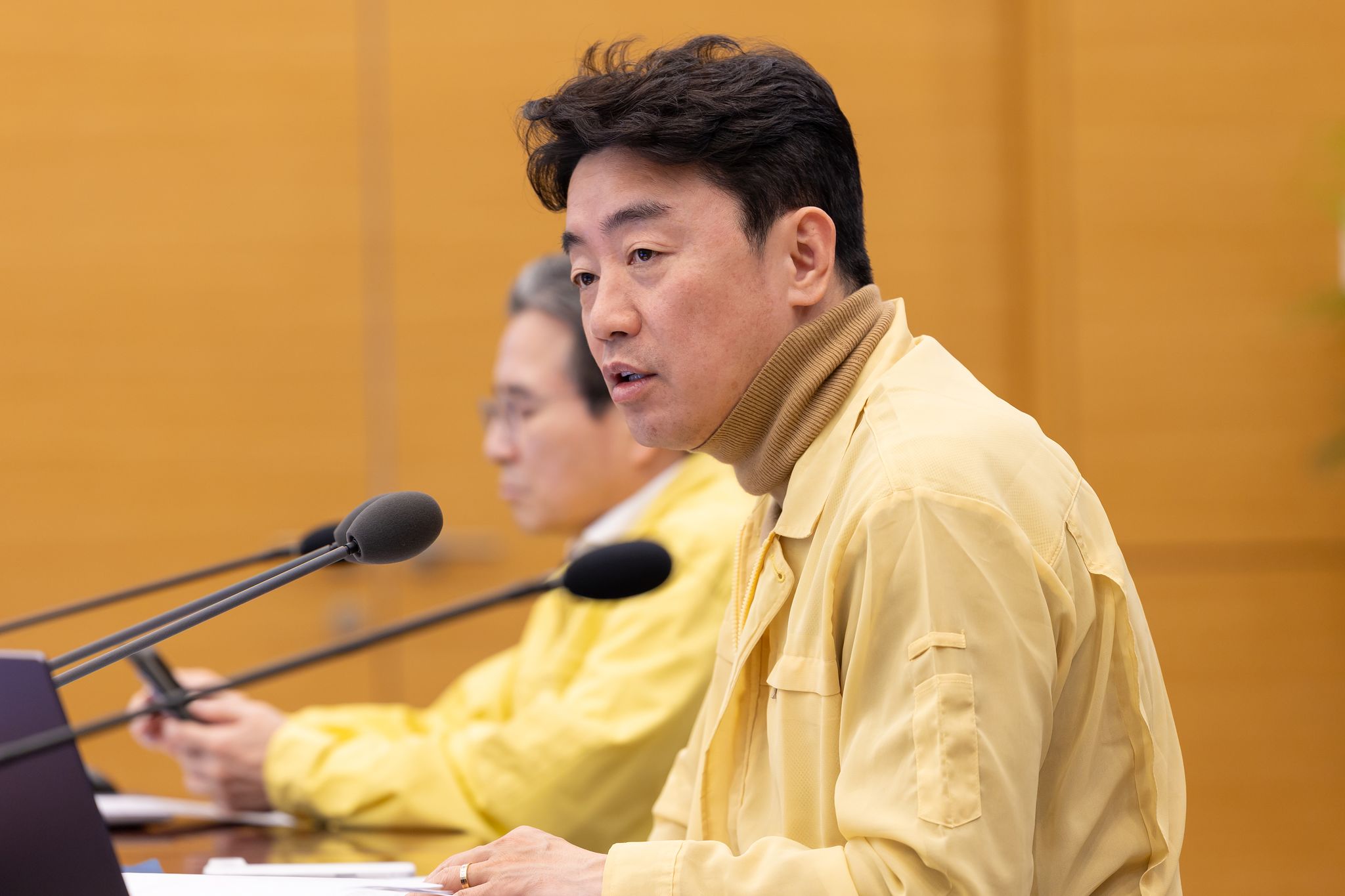 강훈식 대통령 비서실장이 2일 청와대에서 주간업무회의를 주재하고 있다. 사진 청와대