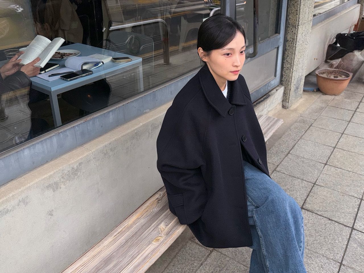 그의 소설은 흔히 상실과 애도로 해석된다. 그러나 김채원은 “다 쓰여진 소설에 외부적으로 따라붙는 단어”라며 “쓸 때는 그런 개념을 의식하지 않는다”고 했다. 사진 육지예