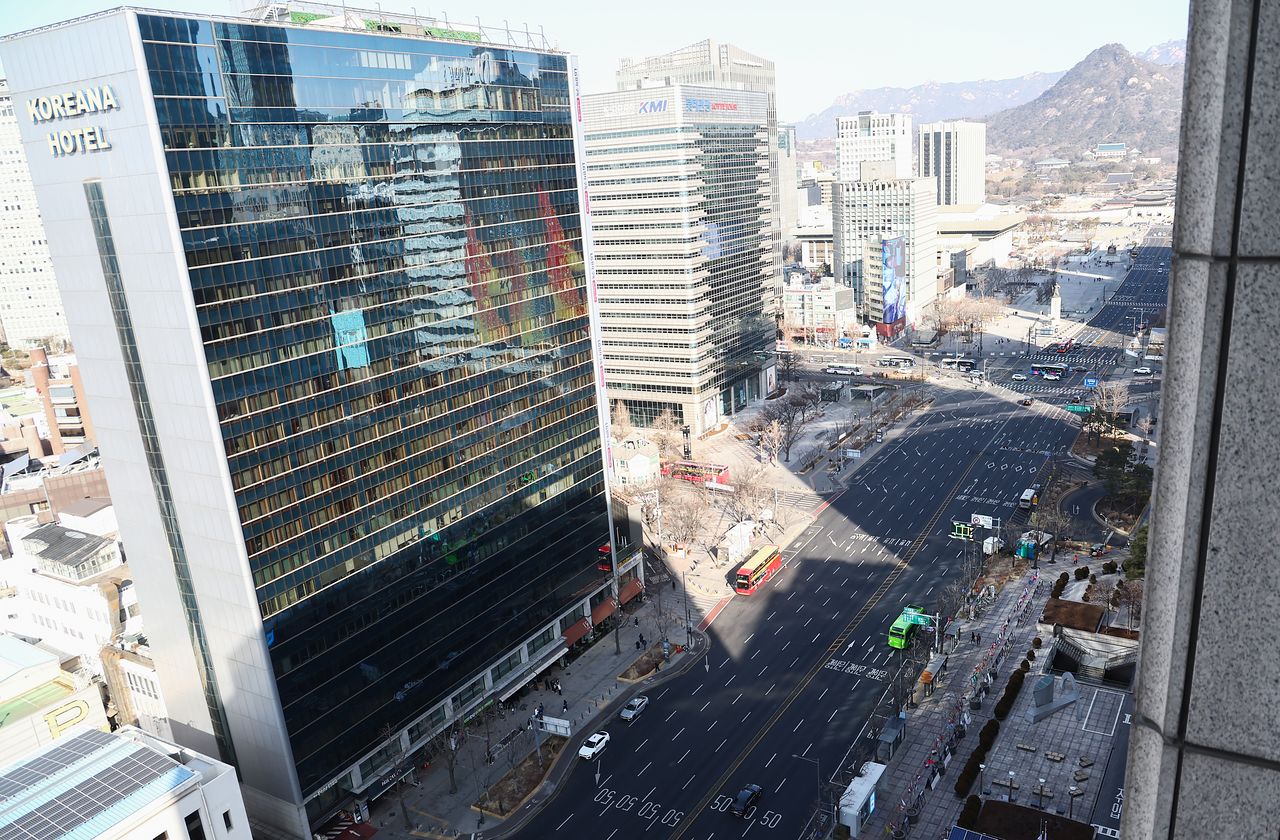 오는 21일 광화문 광장과 세종대로, 태쳥로 일대가 공연장으로 바뀐다. 설 연휴인 지난 16일 오전 서울 광화문 세종대로의 모습. 뉴스1