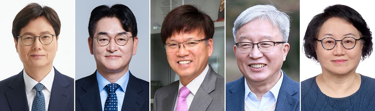 사진 왼쪽부터 규제합리화위원회 부위원장에 위촉된 남궁범 에스원 고문과 박용진 전 더불어민주당 의원, 이병태 카이스트 명예교수, 강남훈 기본사회위원회 부위원장과 김옥주 국가생명윤리심의위원회 위원장. [사진 청와대]