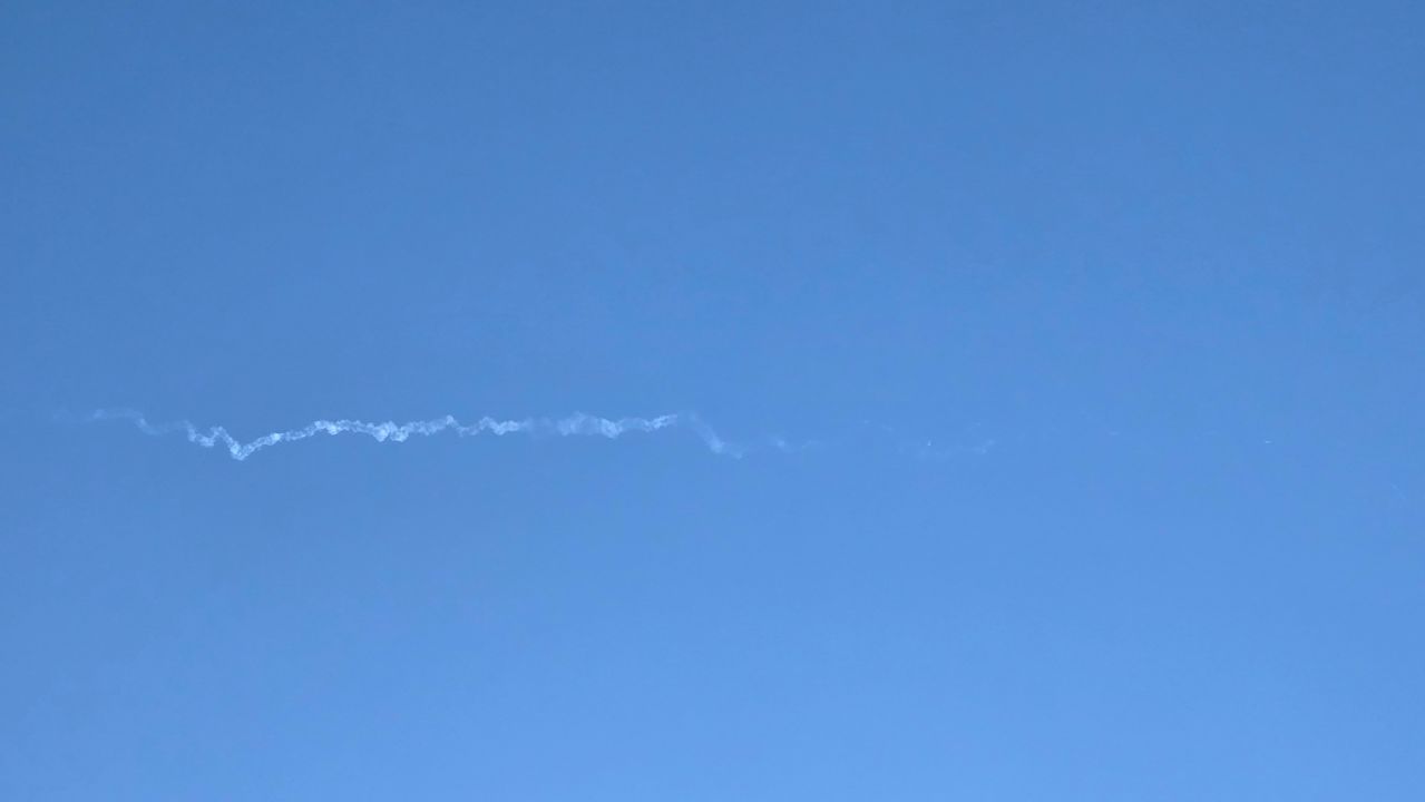 지난 28일(현지시간) 이스라엘로 향하던 미사일이 격추된 다음 추락하는 듯한 모습이 요르단에서 포착됐다. 사진 요르단 한인회