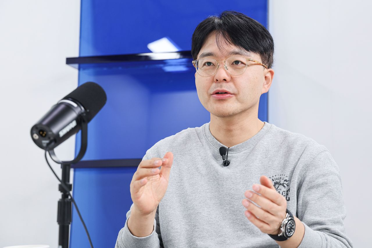 정재민 변호사는 “은퇴하고 나면 내 얘기를 잘 들어주는 사람이 주변에 없어 사기꾼의 먹이가 되기 쉽다”고 설명했다. 정 변호사는 지난해 10월 사람과 신뢰에 대한 에세이 『사람을 얼마나 믿어도 되는가』(페이지2북스)를 썼다. 김경록 기자