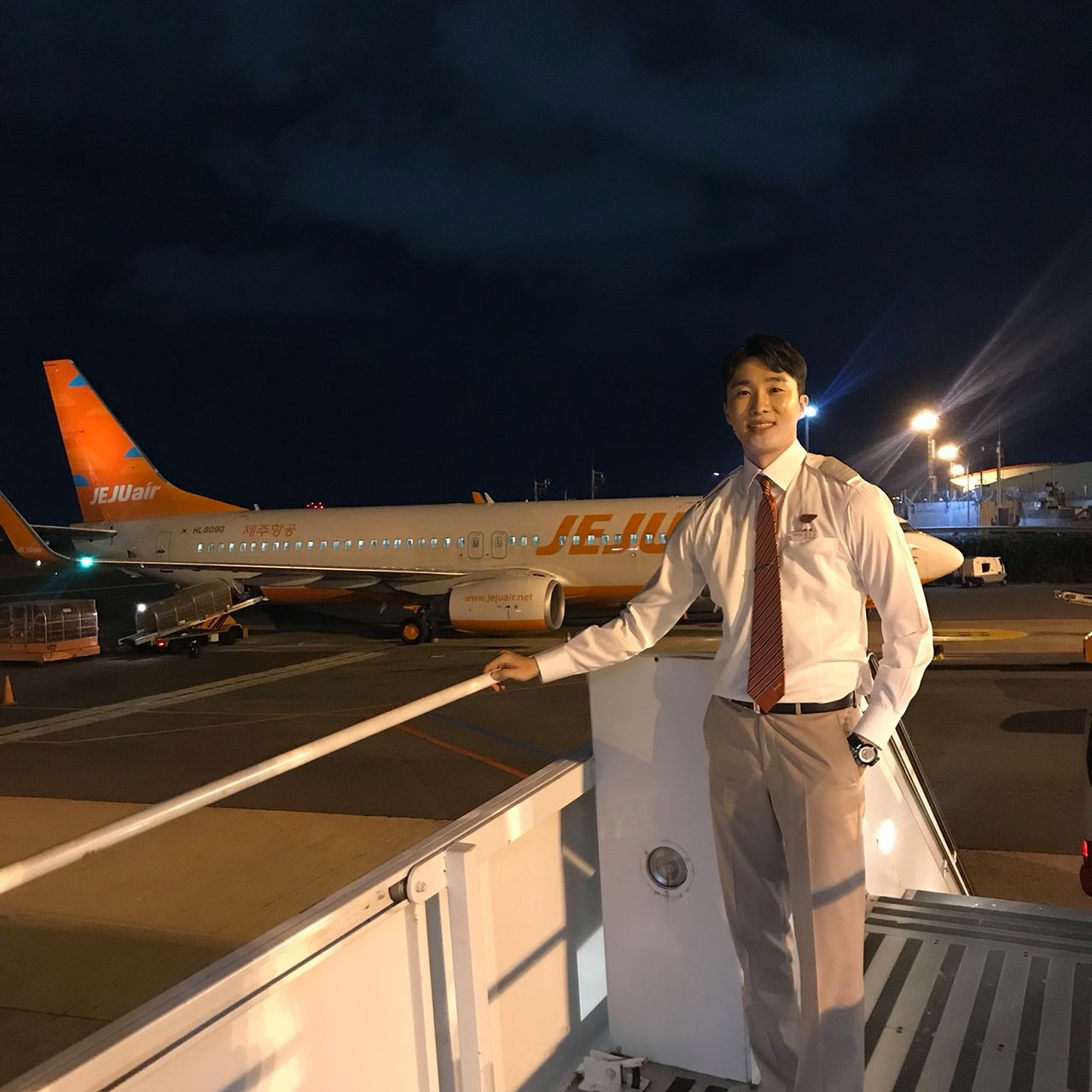 제주항공 승무원으로 일하던 2017년 7월, 제주공항에서 야간비행을 마치고. 