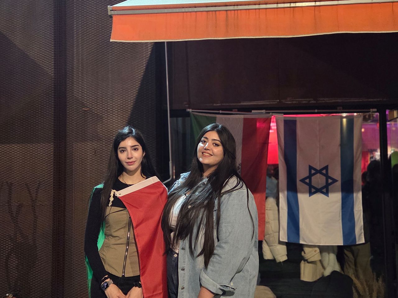 지난 1일 서울 성동구 모처에서 중앙일보와 인터뷰한 이란인 유학생 니우샤 샤리루(31·왼쪽)와 키이나(28). 오삼권 기자