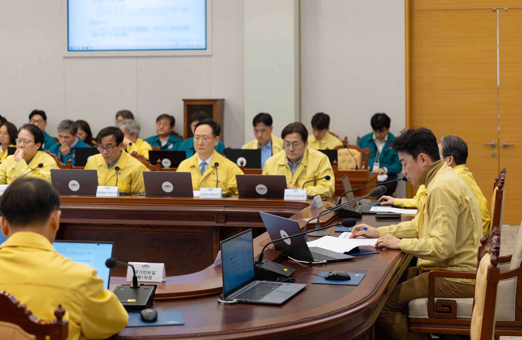 강훈식 대통령 비서실장이 2일 청와대에서 주간업무회의를 주재하고 있다. 사진 청와대