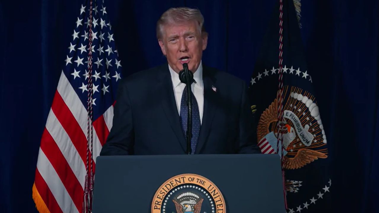 도널드 트럼프 미국 대통령은 1일(현지시간) 오후 소셜미디어 트루스소셜에 공개한 6분짜리 영상을 통해 미국의 모든 목표가 달성될 때까지 이란 공습 작전이 계속될 것이라고 말했다. 사진 트루스소셜 캡처