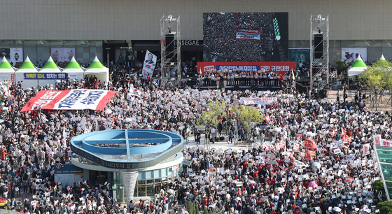 지난해 9월 21일 오후 대구 동구 동대구역 광장에서 장동혁 국민의힘 대표를 비롯한 지도부가 참석한 가운데 야당탄압·독재정치 국민 규탄대회가 열리고 있다. 2025.9.21/뉴스1