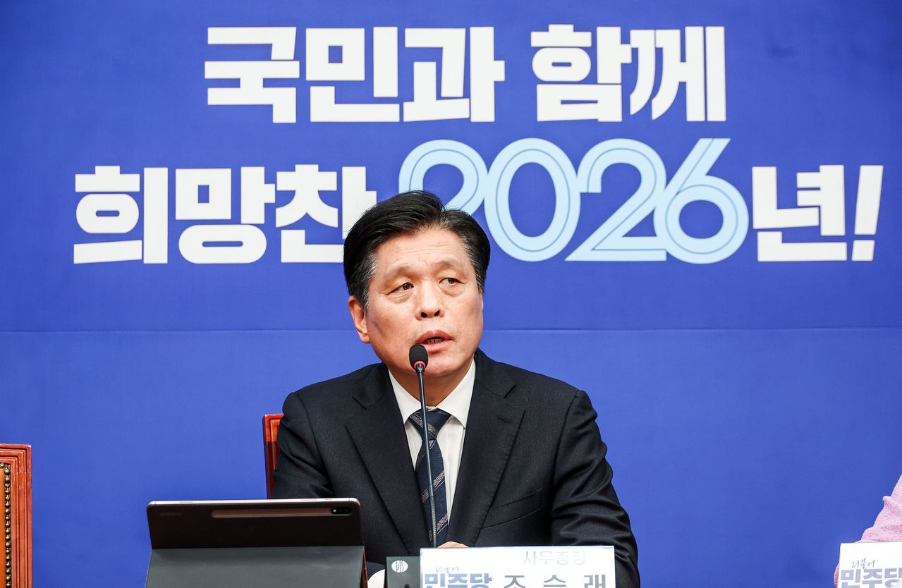 조승래 더불어민주당 사무총장이 25일 국회에서 현안 관련 기자간담회를 하고 있다. 김성룡 기자. 