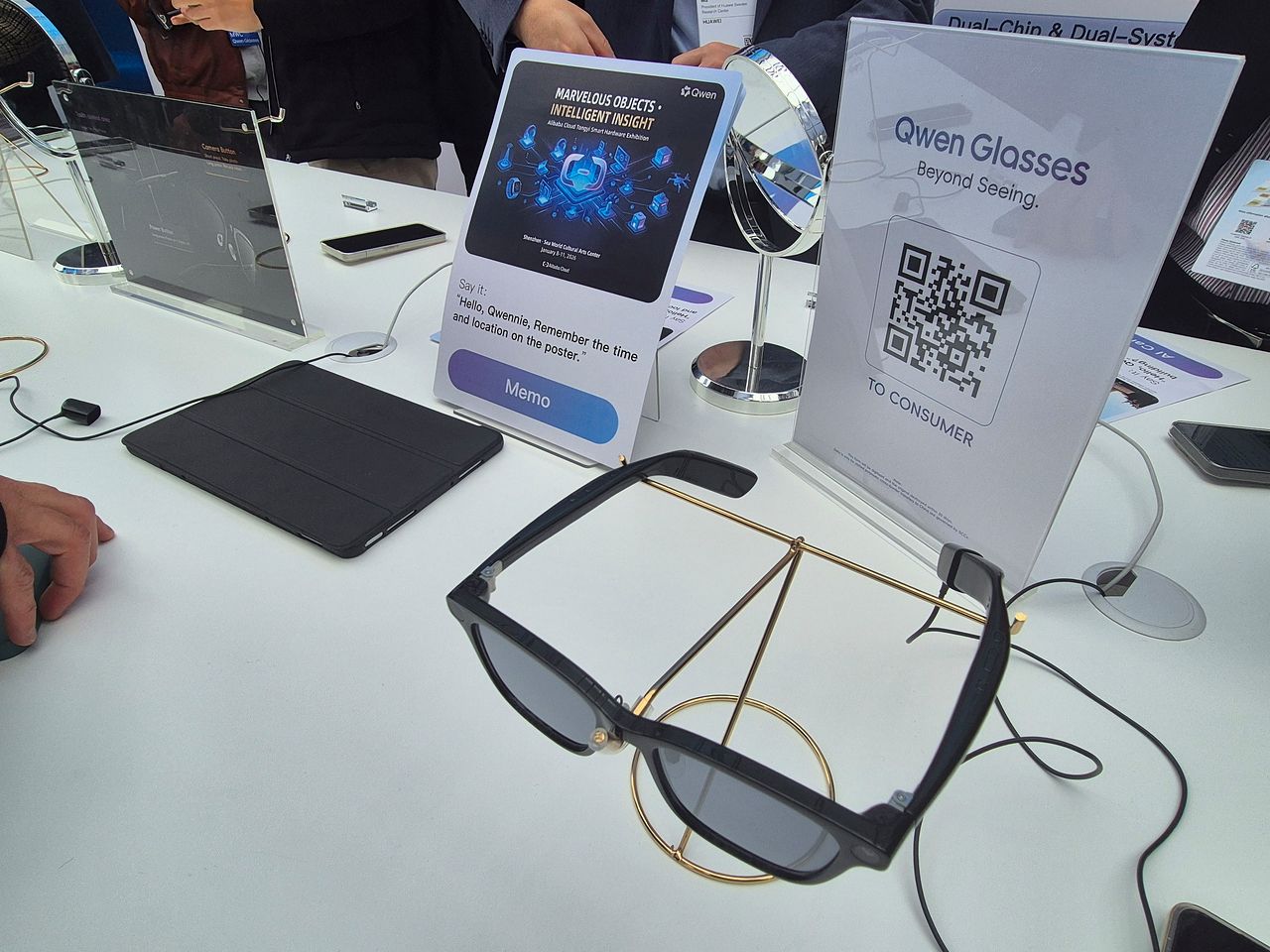 알리바바가 자체 개발한 AI 모델 ‘큐원(Qwen)’을 탑재한 스마트 안경. 사진 어환희 기자