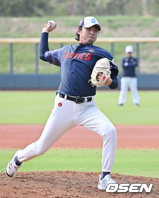 [OSEN=타이난(대만), 이석우 기자] 롯데 자이언츠 정철원 037 2026.02.02 / foto0307@osen.co.kr