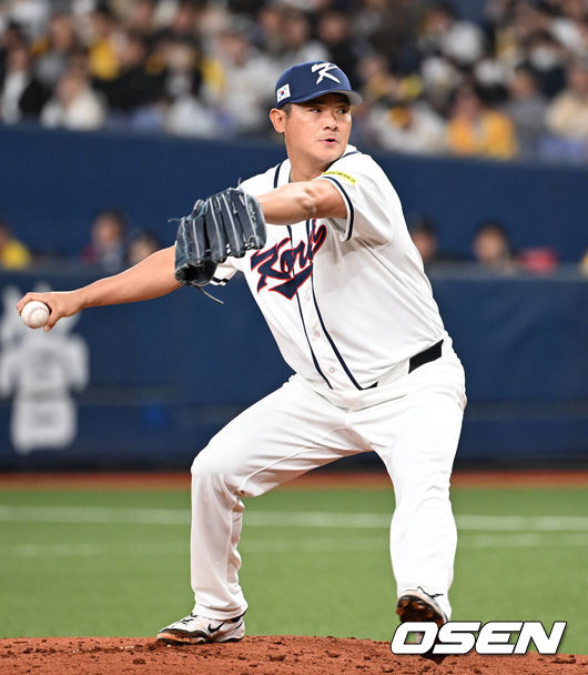 [OSEN=오사카(일본), 손용호 기자] 2일 일본 오사카 교세라돔에서 월드베이스볼클래식(WBC) 공식 연습 경기 한국 야구 대표팀과 한신 타이거스의 경기가 열렸다.우리 대표팀은 3일 같은 장소에서 오릭스 버펄로스와 연습 경기 2차전을 치른 뒤 5일 일본 도쿄돔에서 체코와 WBC 조별리그 1차전에서 격돌한다.3회말 한국 노경은이 역투하고 있다. 2026.03.02 /spjj@osen.co.kr