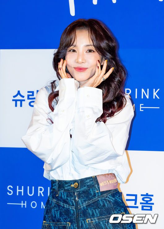 [OSEN=박준형 기자] 28일 오후 서울 성동구 성수동 XYZ 서울에서 ‘슈링크홈 리프투글로우 팝업스토어 오픈 기념 포토콜’가 진행됐다.이날 행사에는 프로미스나인 노지선과 권은비, 비와이, 씨스타 보라, 한채아, 강예원, 정일우, 2NE1 산다라박이 참석했다.2NE1 산다라박이 포즈를 취하고 있다.  2025.11.28 / soul1014@osen.co.kr