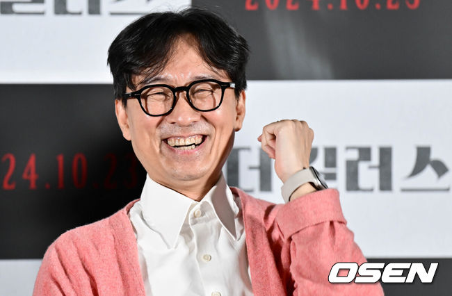 [OSEN=조은정 기자] 영화 ‘더 킬러스’ 언론배급시사 및 기자간담회가 18일 오후 서울 광진구 롯데시네마 건대입구에서 열렸다.‘더 킬러스’는 헤밍웨이 단편소설 ‘더 킬러스’를 대한민국 대표 감독 4인이 각기 다른 시선으로 해석하고 탄생시킨 4편의 살인극을 담은 시네마 앤솔로지다.장항준 감독이 질의응답 시간을 갖고 있다. 2024.10.18 /cej@osen.co.kr