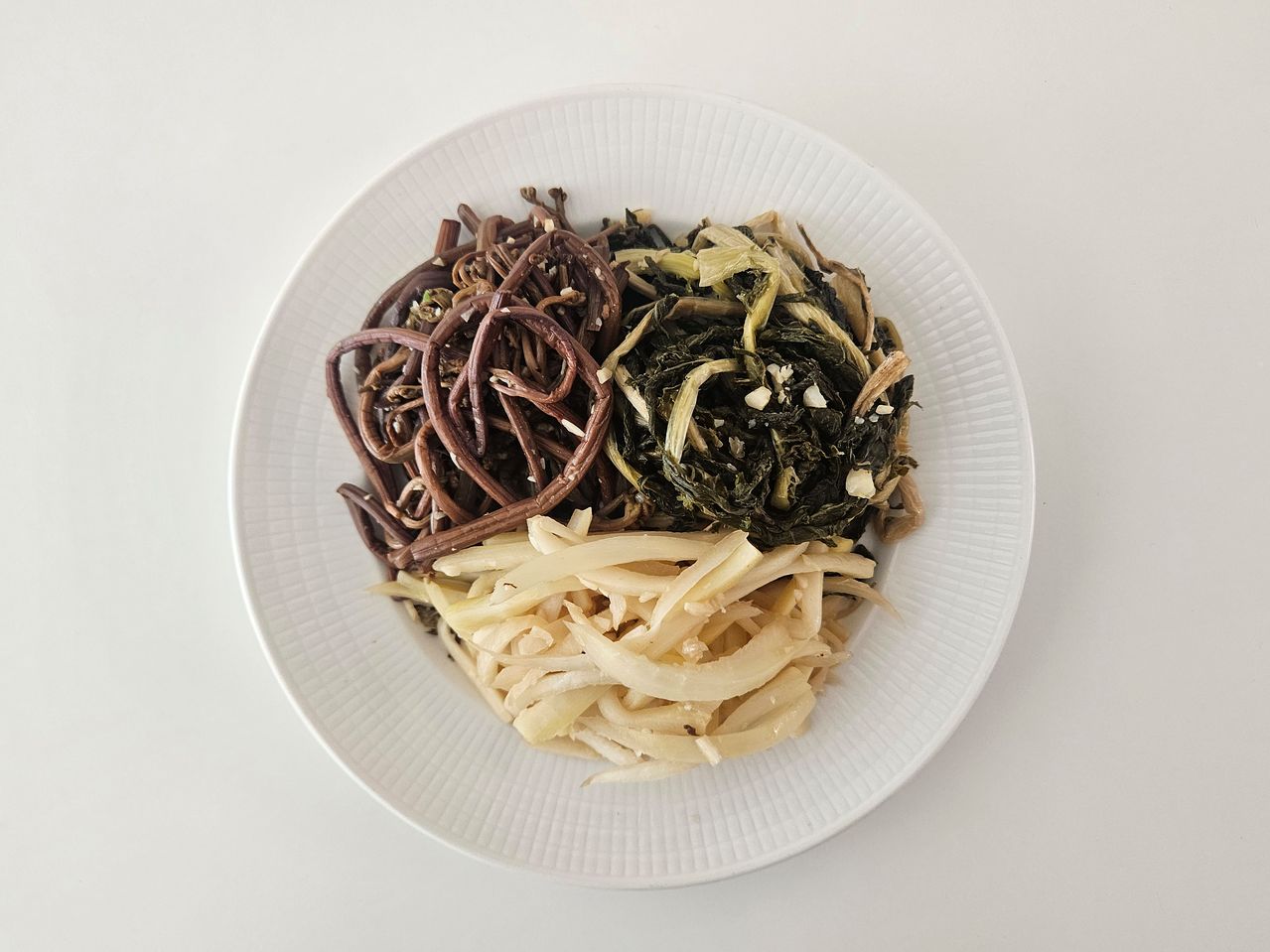 오곡나물김밥의 주재료인 고사리, 도라지, 시래기 나물. 사진 신혜원