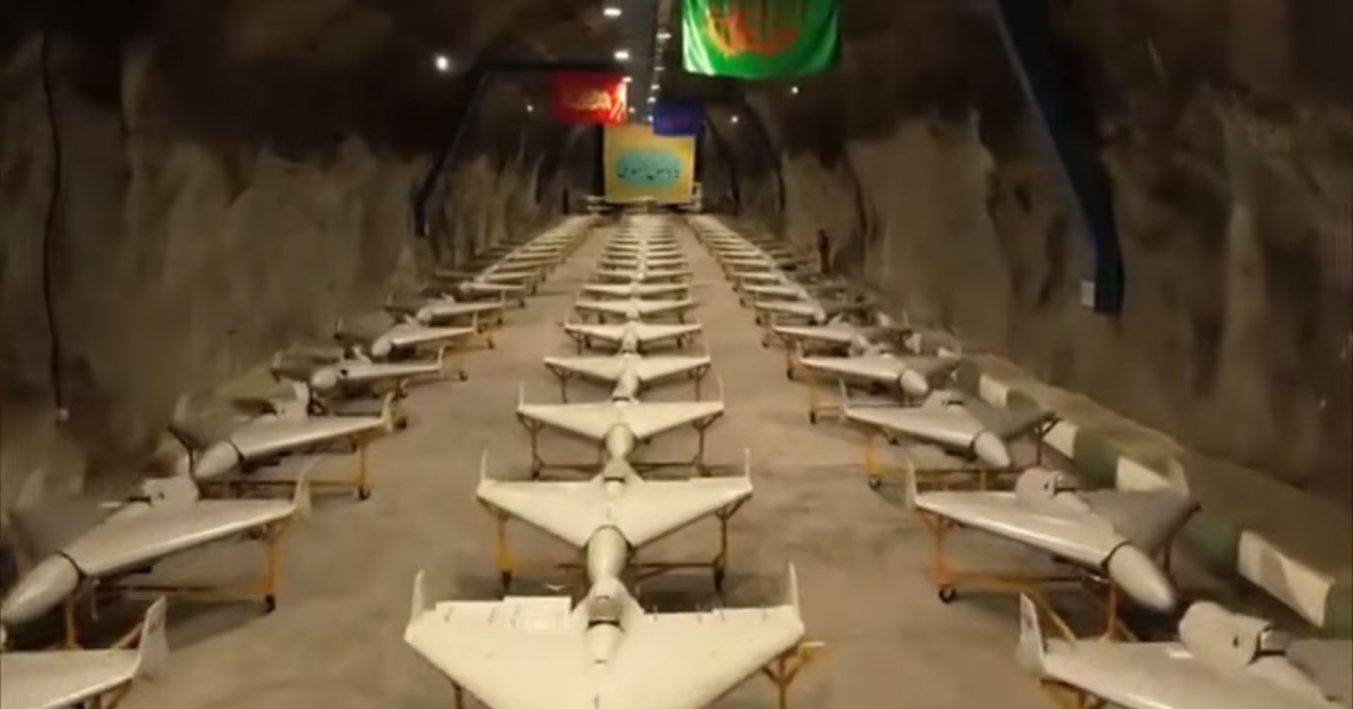 이란이 국영 매체를 통해 공개한 무기 터널 내부. 사진 파르스 통신 캡처