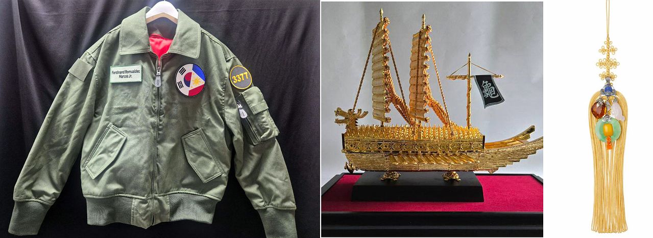 청와대는 3일 필리핀 국빈방문을 계기로 이재명 대통령이 페르디난드 마르코스 필리핀 대통령 부부를 위해 준비한 선물을 공개했다.   어린 시절 조종사가 꿈이었던 마르코스 대통령을 위해 한-필리핀 수교 77주년 기념일인 3월 3일을 상징하는 3377을 새긴 항공점퍼와 양국의 방산 협력 강화를 기원하는 거북선 모형을 준비했다.   또한 루이즈 아라네타 여사에게는 비취, 호박, 산호를 조화롭게 장식한 명주실 노리개를 준비했다. 사진 청와대 제공