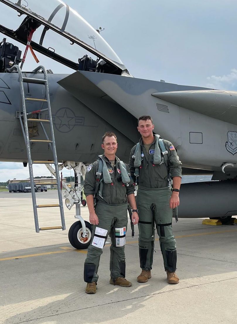 공군사관학교 시절 폴 스킨스(오른쪽). 그의 꿈은 전투기 조종사였다. 사진 폴 스킨스 SNS