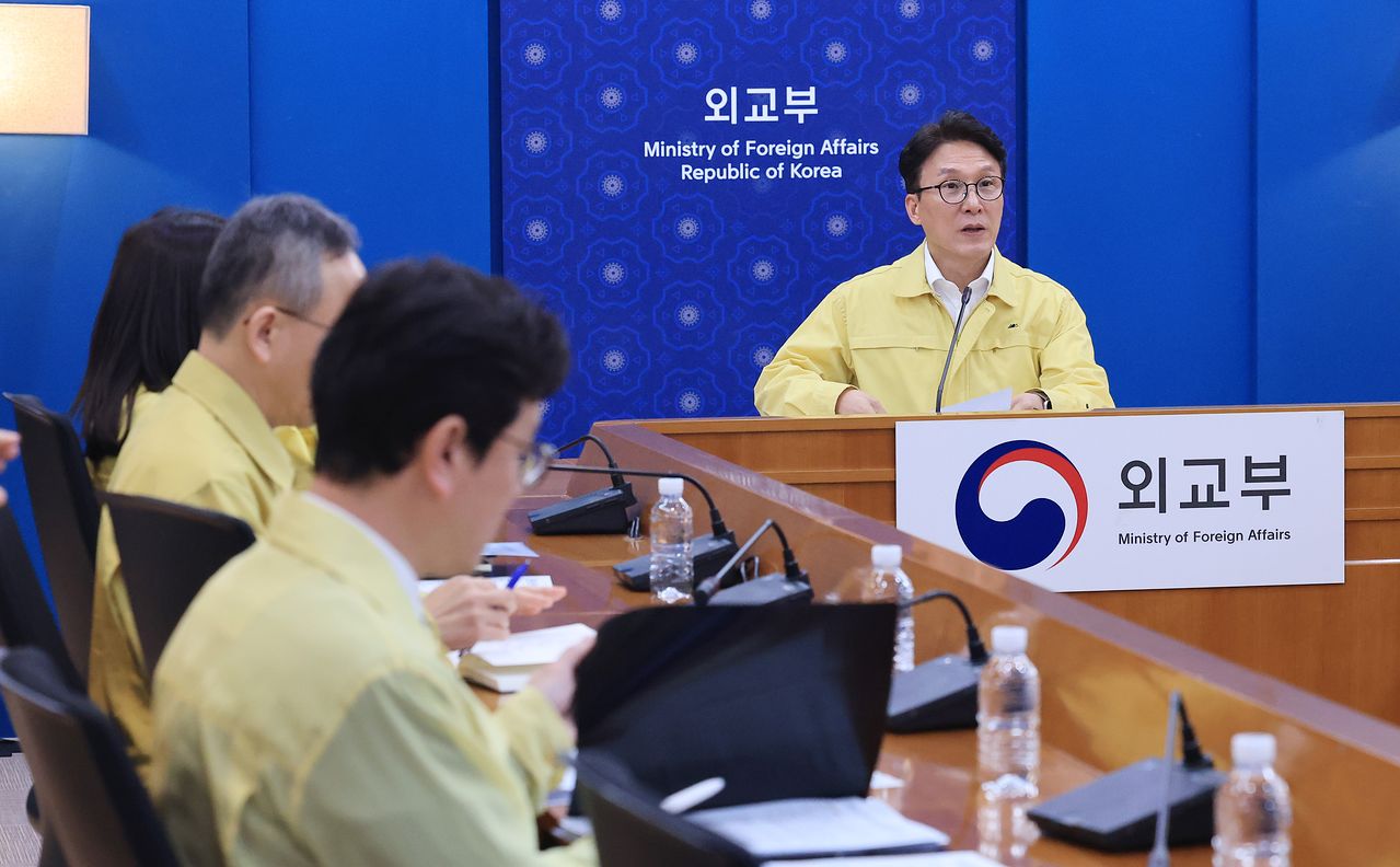 김민석 국무총리가 3일 서울 종로구 외교부 청사에서 열린 중동상황 관련 재외공관장 회의에서 모두발언을 하고 있다. 뉴스1
