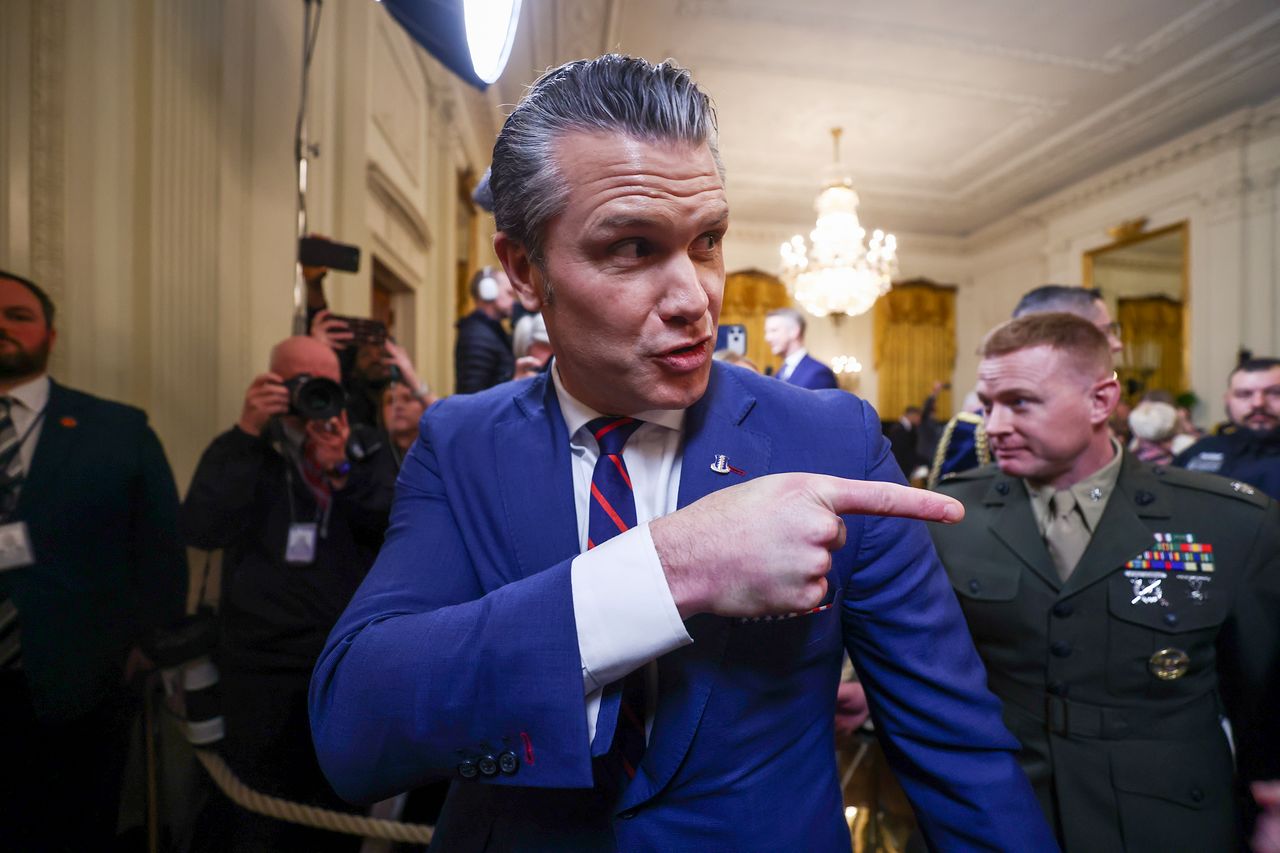 피트 헤그세스 미 전쟁(국방)장관이 2일(현지시간) 백악관에서 열린 명예훈장 수여식에 참석한 뒤 행사장을 떠나고 있다. EPA=연합뉴스