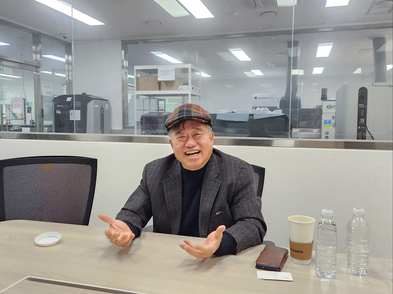 3일 오후 박희재 교수가 서울대 공과대학 내 마련된 '박희재 창의공간'에서 '다학제 창의적 제품개발' 교과목에 대해 설명하고 있다. 이규림 기자