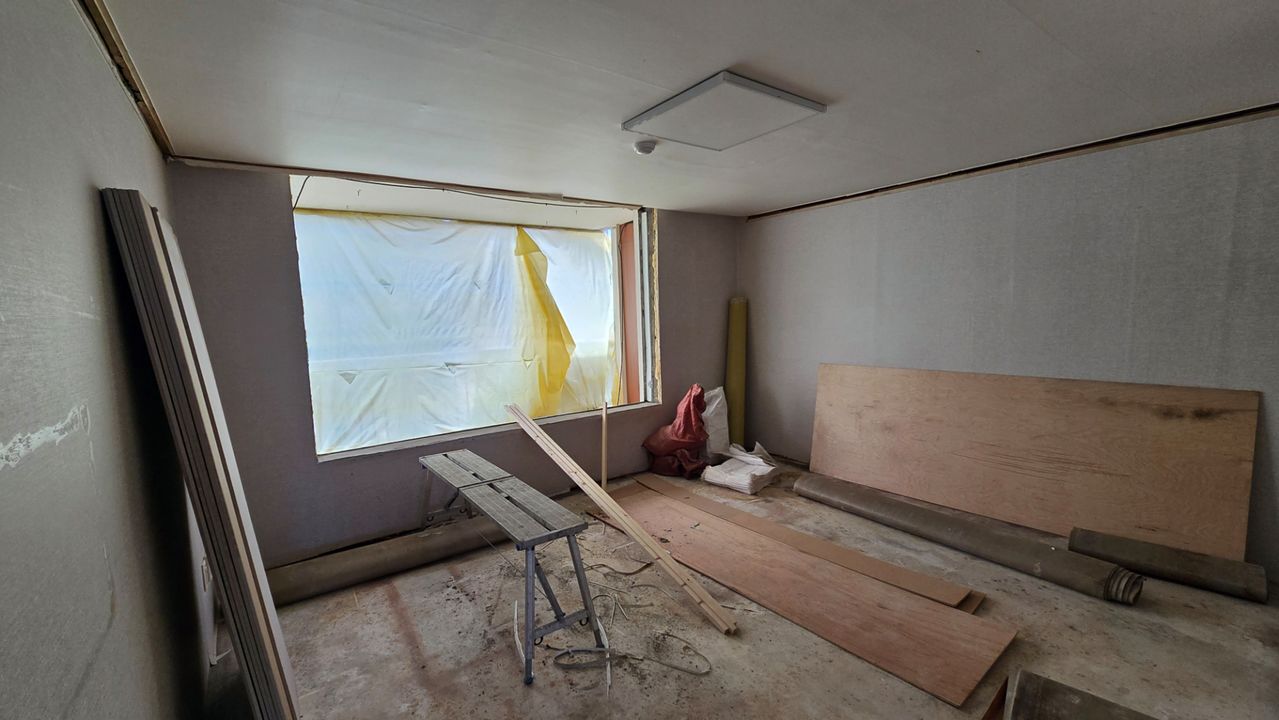 노후한 경로당을 대체하기 위해 대전 중구가 매입한 금성백조아파트 1층에서 리모델링 공사가 진행 중이다. 신진호 기자