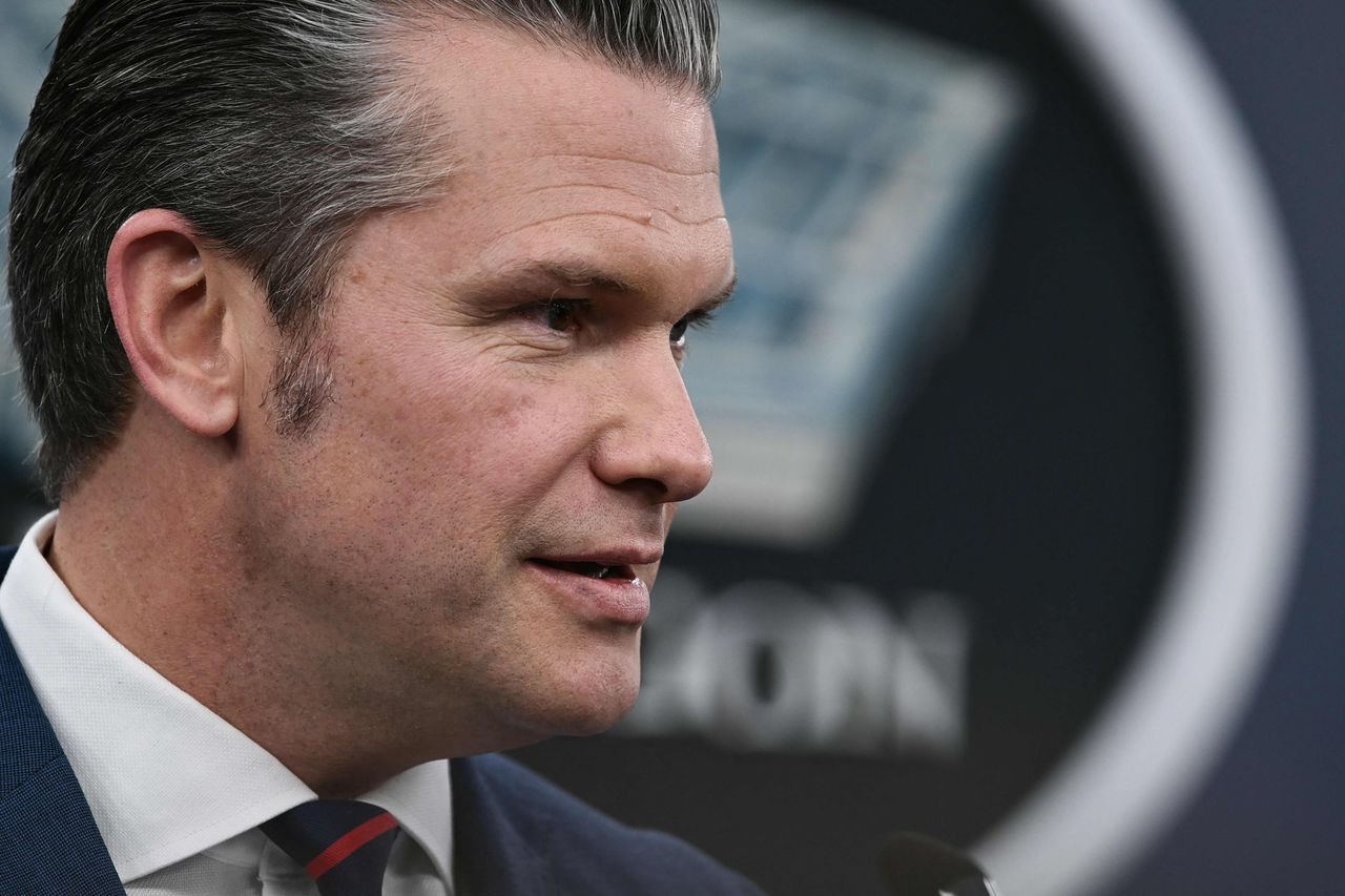 피트 헤그세스 미 전쟁(국방)장관이 지난 2일 펜타곤에서 열린 기자회견에서 이란 공습 상황에 대해 브리핑하고 있다. AFP=연합뉴스